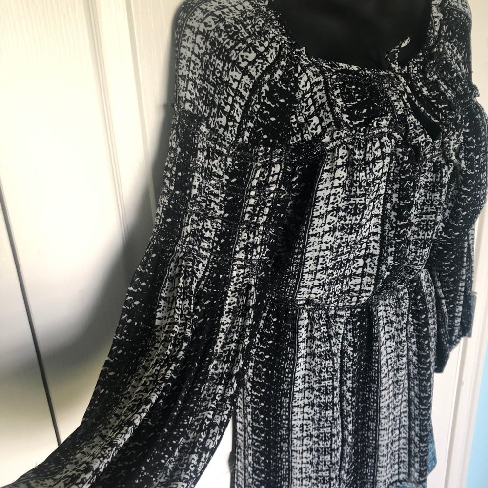 🌺3 for $25🌺 Max Studio - Black and Cream Dress - Picture 5 of 6
